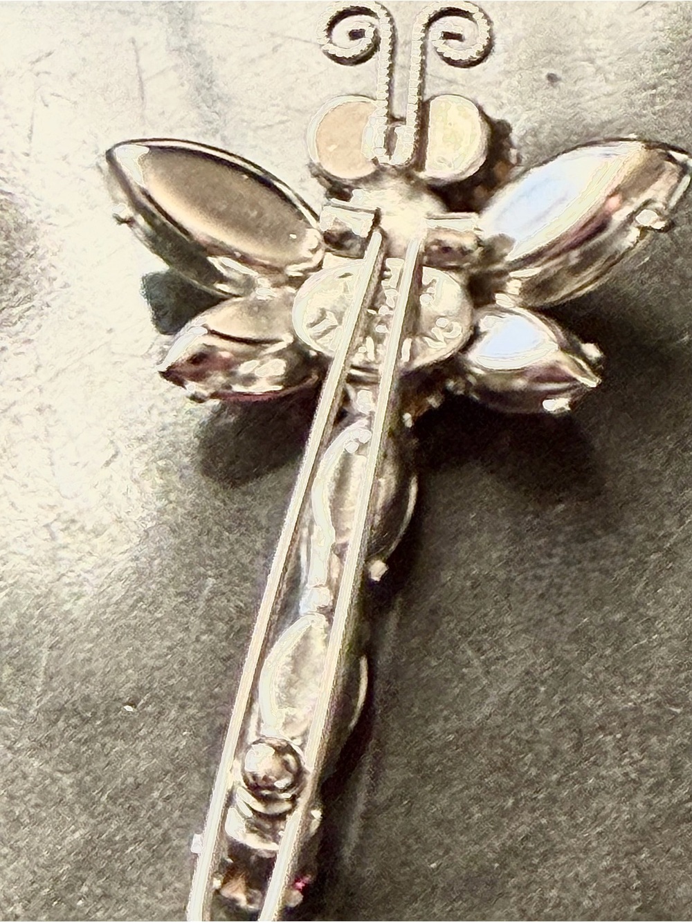 Tarina Tarantino Vintage
90’s it Girl Pink Rhinestone Dragonfly Hair Clip - Picture 7 of 8